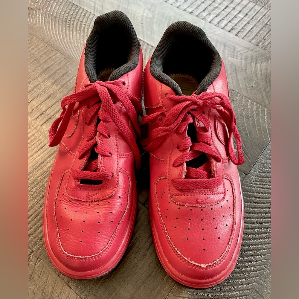 Men’s Red Nike Air Force 1 82 Sneakers Size 6